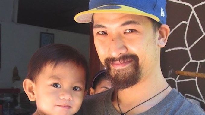 -Democracy Now photo/   Brandon Lee with his daughter before the shooting.
