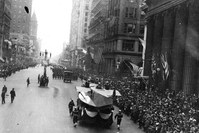 September 28, 1918: the Philly Liberty Bond parade. (New York Times)
