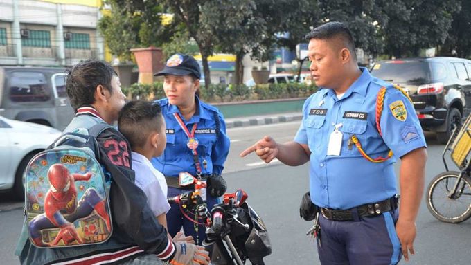 Traffic enforcement officers. (Rappler)