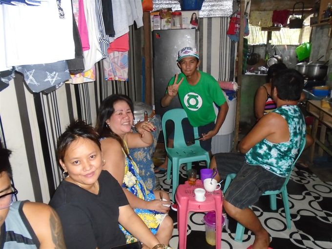 Michael (in glasses, cut off), Michael's wife Marie, Michael's mom (and Mama Luz's sister) Des, James, Mama Luz and family friend (both obscured). I sure can take a photo.